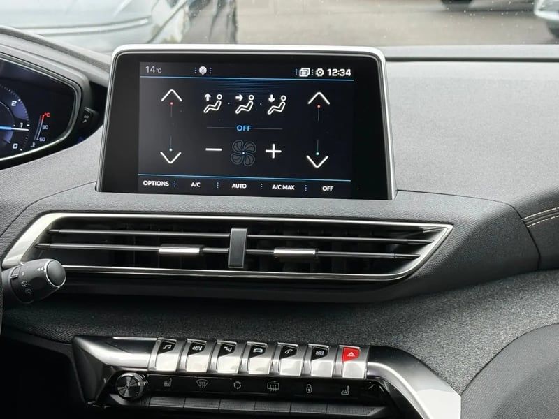 Photo de la voiture PEUGEOT 3008 BlueHDi 130ch S&S EAT8 GT Line