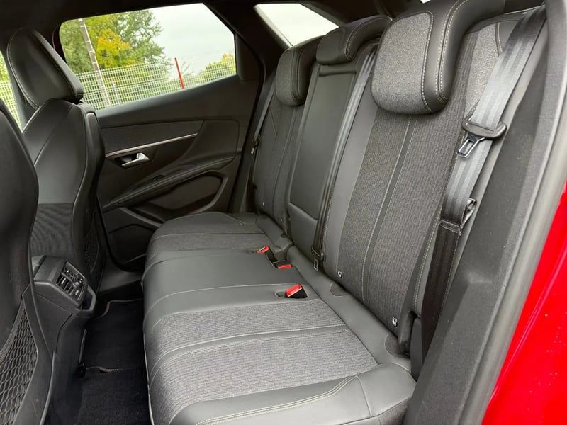 Photo de la voiture PEUGEOT 3008 BlueHDi 130ch S&S EAT8 GT Line