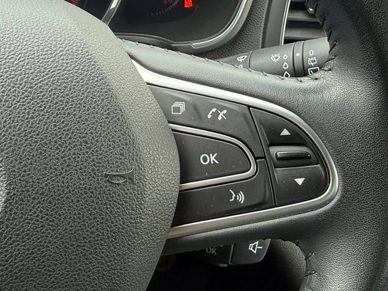 Photo de la voiture RENAULT MEGANE IV BERLINE Blue dCi 115 Limited