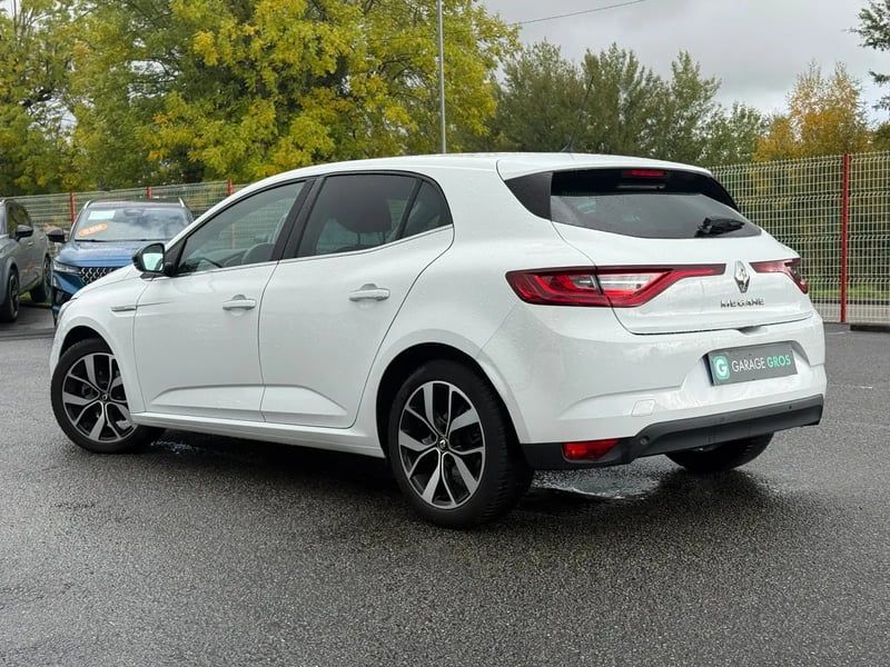 Photo de la voiture RENAULT MEGANE IV BERLINE Blue dCi 115 Limited