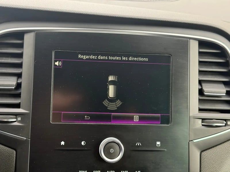 Photo de la voiture RENAULT MEGANE IV BERLINE Blue dCi 115 Limited