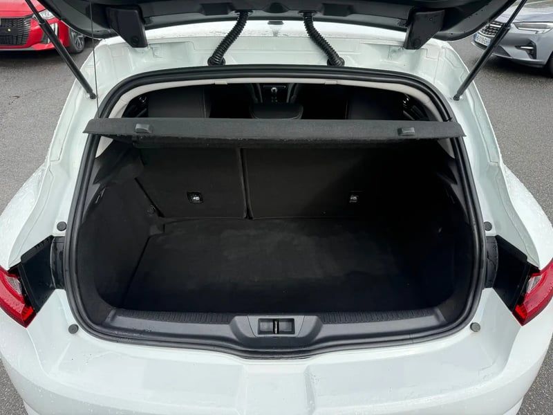 Photo de la voiture RENAULT MEGANE IV BERLINE Blue dCi 115 Limited