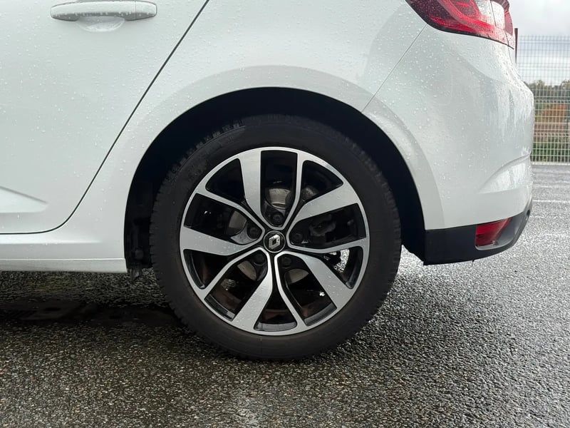 Photo de la voiture RENAULT MEGANE IV BERLINE Blue dCi 115 Limited