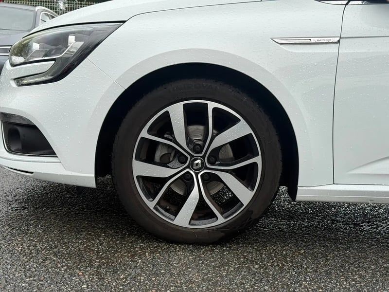 Photo de la voiture RENAULT MEGANE IV BERLINE Blue dCi 115 Limited