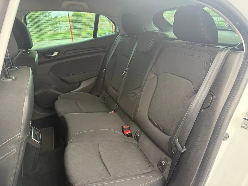 Photo de la voiture RENAULT MEGANE IV BERLINE Blue dCi 115 Limited