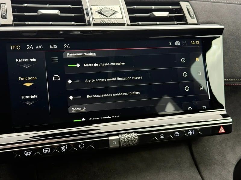 Photo de la voiture DS DS 7 Hybride Rechargeable E-Tense 225 EAT8 Performance Line