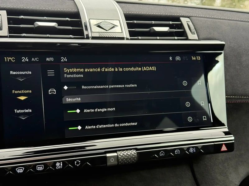 Photo de la voiture DS DS 7 Hybride Rechargeable E-Tense 225 EAT8 Performance Line