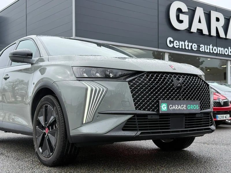 Photo de la voiture DS DS 7 Hybride Rechargeable E-Tense 225 EAT8 Performance Line