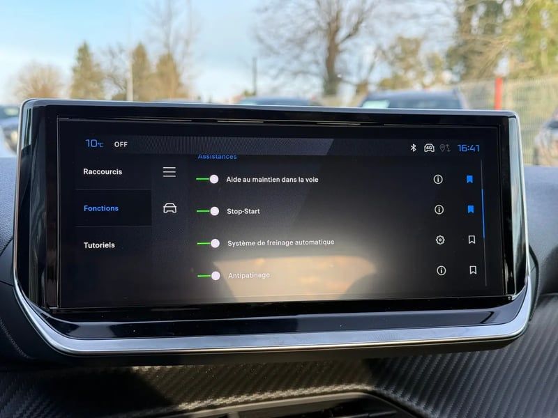Photo de la voiture PEUGEOT 208 Hybrid 110 ch e-DCS6 Allure