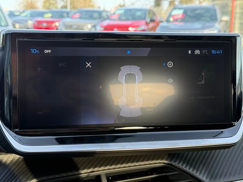 Photo de la voiture PEUGEOT 208 Hybrid 110 ch e-DCS6 Allure