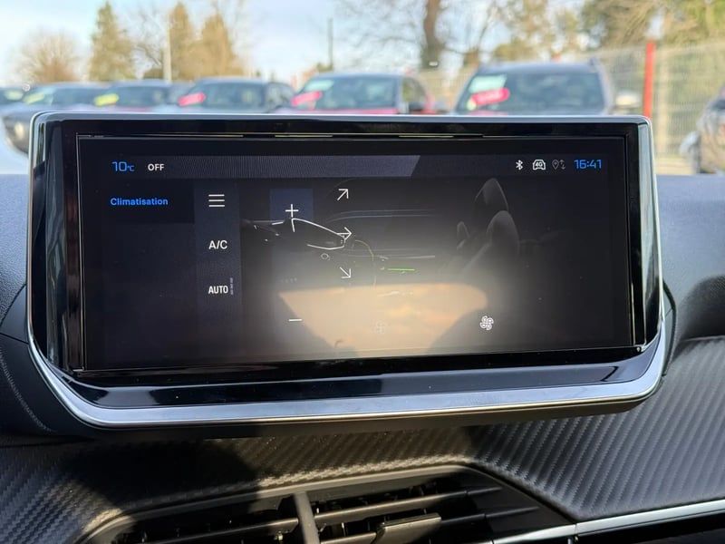 Photo de la voiture PEUGEOT 208 Hybrid 110 ch e-DCS6 Allure