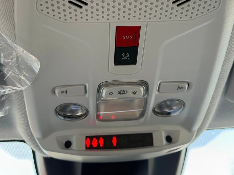 Photo de la voiture PEUGEOT 208 Hybrid 110 ch e-DCS6 Allure