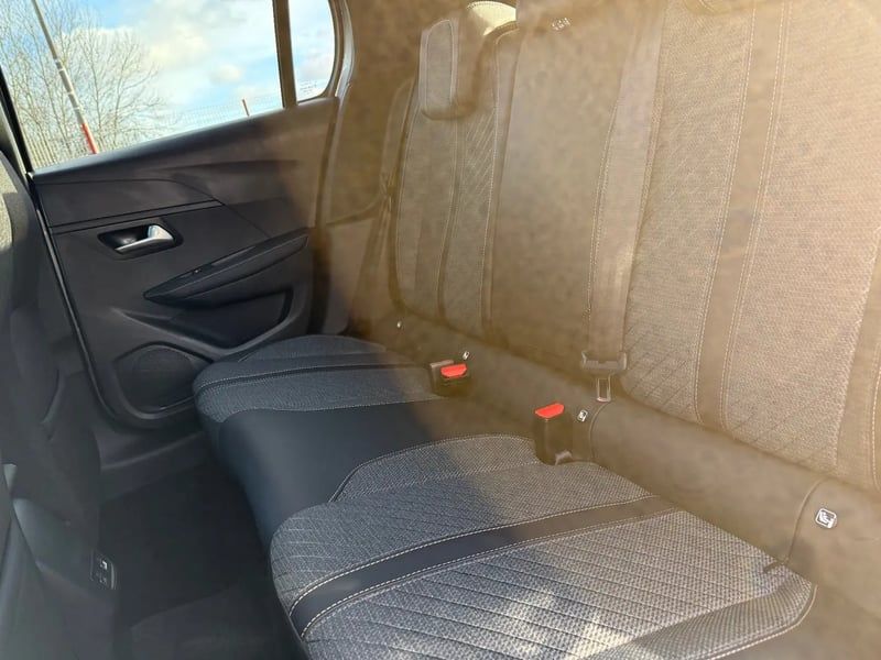 Photo de la voiture PEUGEOT 208 Hybrid 110 ch e-DCS6 Allure