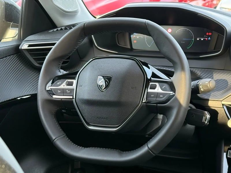 Photo de la voiture PEUGEOT 208 Hybrid 110 ch e-DCS6 Allure