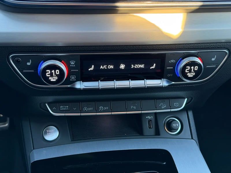 Photo de la voiture AUDI Q5 SPORTBACK 35 TDI 163 S tronic 7 S line