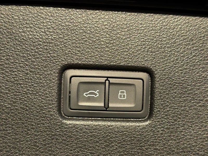 Photo de la voiture AUDI Q5 SPORTBACK 35 TDI 163 S tronic 7 S line