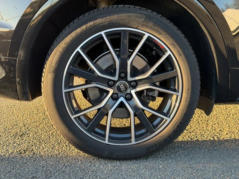 Photo de la voiture AUDI Q5 SPORTBACK 35 TDI 163 S tronic 7 S line