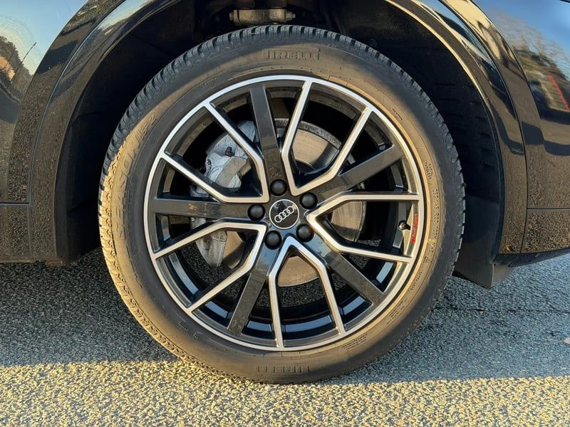 Photo de la voiture AUDI Q5 SPORTBACK 35 TDI 163 S tronic 7 S line