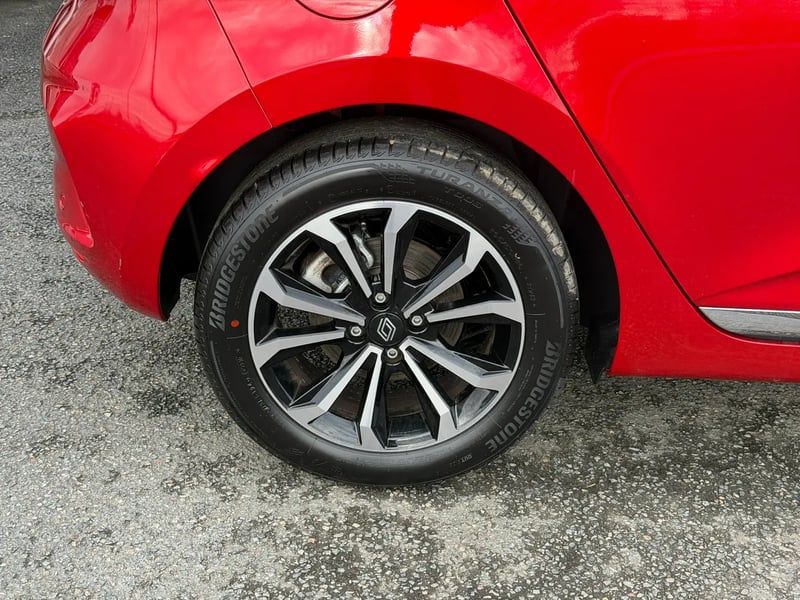 Photo de la voiture RENAULT CLIO V TCe 90 ch GSR2 Techno