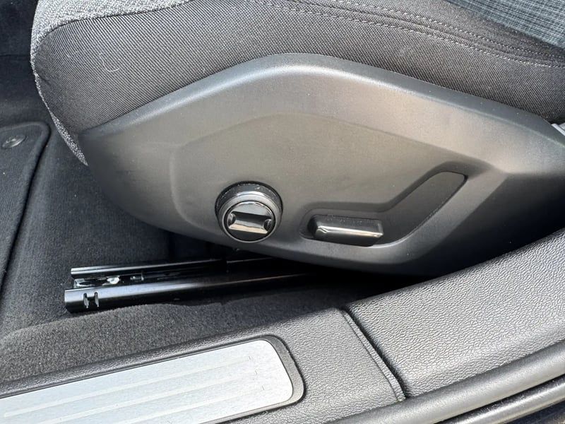 Photo de la voiture VOLVO S60 B4 197 ch DCT7 Core+ - 4P