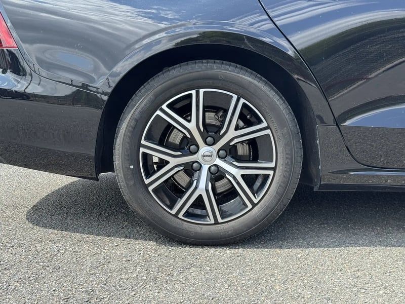 Photo de la voiture VOLVO S60 B4 197 ch DCT7 Core+ - 4P