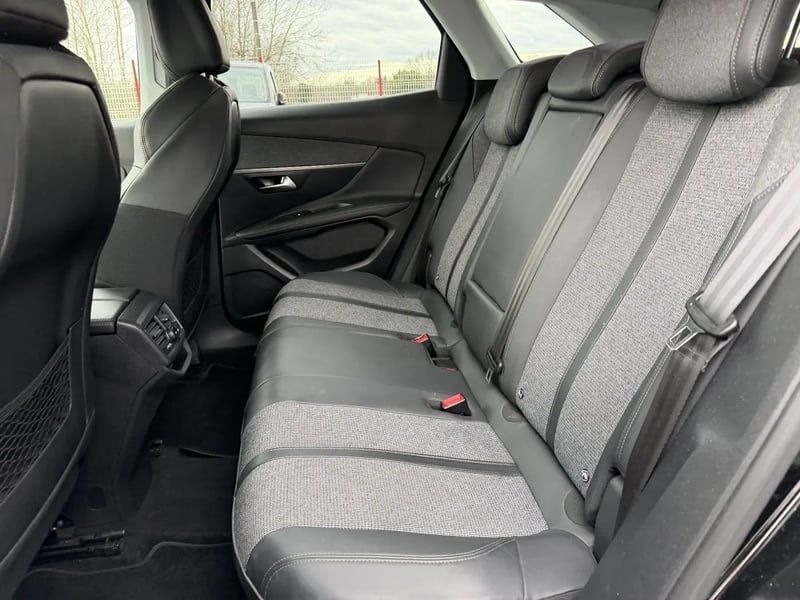 Photo de la voiture PEUGEOT 3008 Puretech 130ch S&S EAT8 Allure