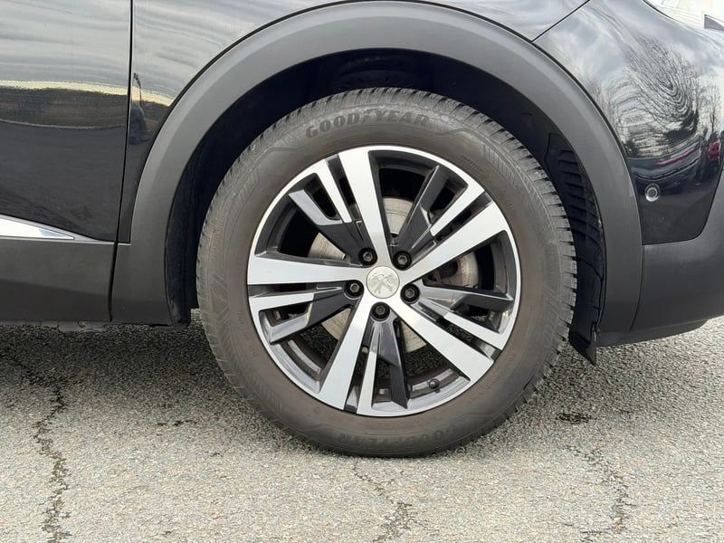 Photo de la voiture PEUGEOT 3008 Puretech 130ch S&S EAT8 Allure