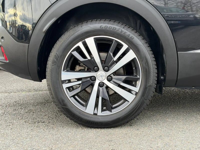 Photo de la voiture PEUGEOT 3008 Puretech 130ch S&S EAT8 Allure