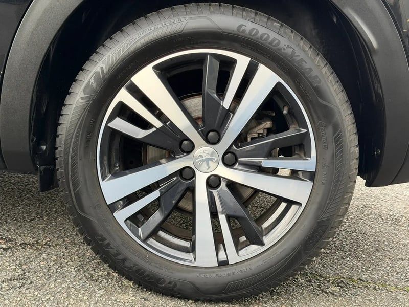 Photo de la voiture PEUGEOT 3008 Puretech 130ch S&S EAT8 Allure