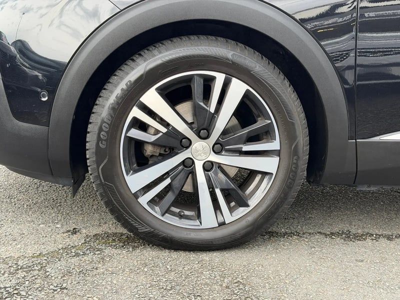 Photo de la voiture PEUGEOT 3008 Puretech 130ch S&S EAT8 Allure