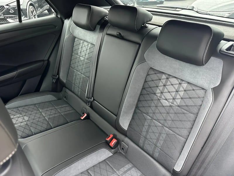 Photo de la voiture VOLKSWAGEN T-ROC 1.5 TSI EVO2 150 Start/Stop DSG7 R-Line Edition