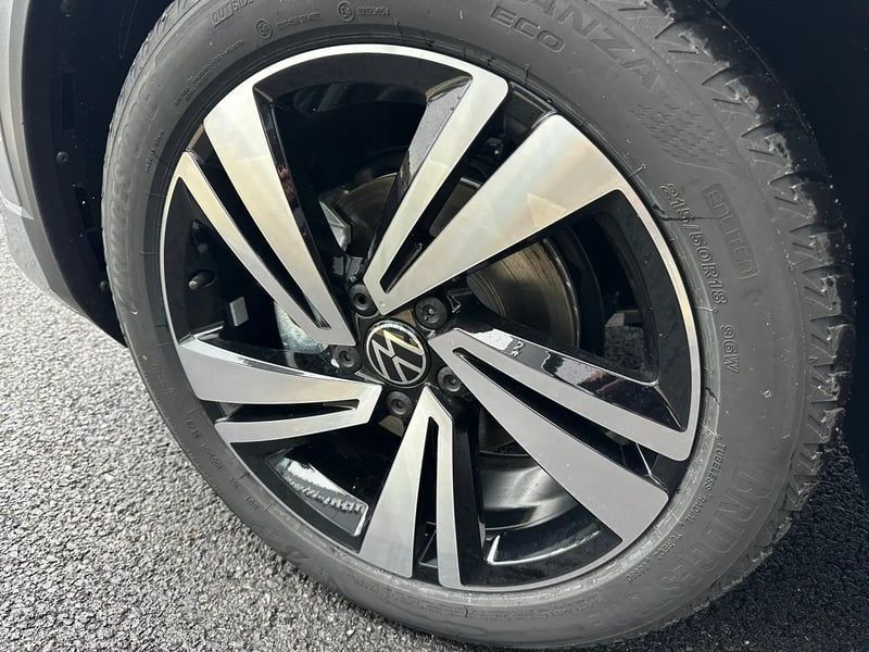 Photo de la voiture VOLKSWAGEN T-ROC 1.5 TSI EVO2 150 Start/Stop DSG7 R-Line Edition