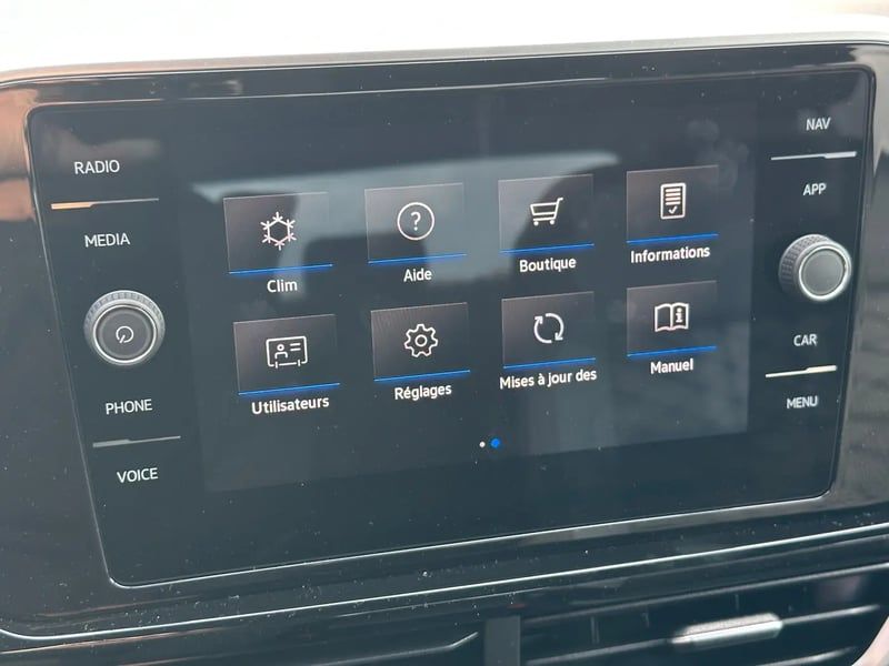 Photo de la voiture VOLKSWAGEN T-ROC 1.5 TSI EVO2 150 Start/Stop DSG7 R-Line Edition