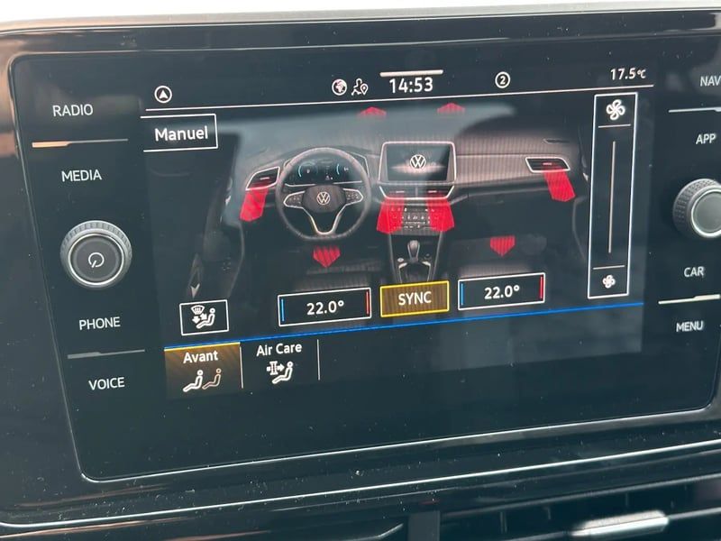 Photo de la voiture VOLKSWAGEN T-ROC 1.5 TSI EVO2 150 Start/Stop DSG7 R-Line Edition