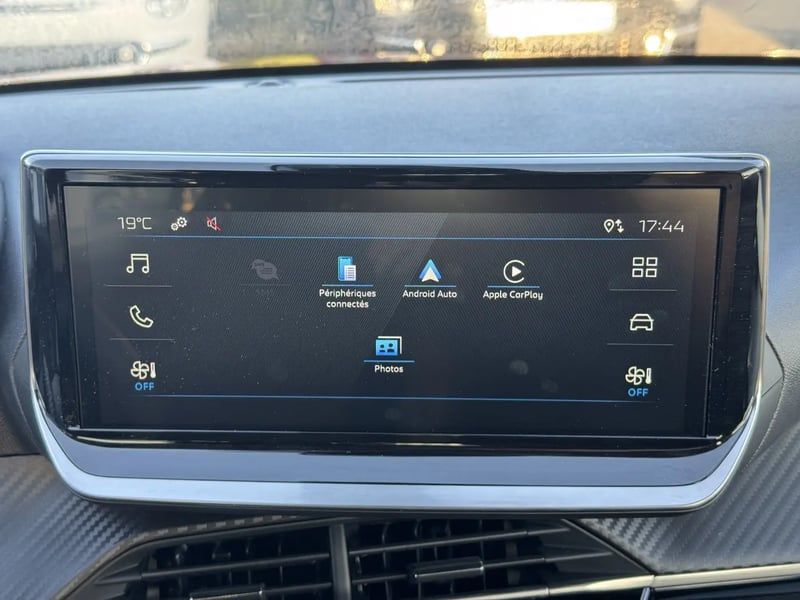 Photo de la voiture PEUGEOT 208 PureTech 75 S&S BVM5 Active