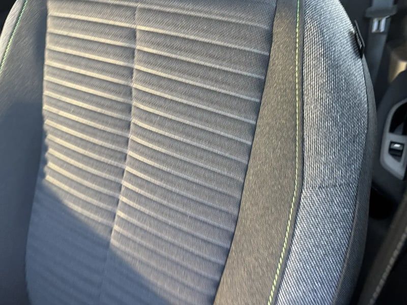 Photo de la voiture PEUGEOT 208 PureTech 75 S&S BVM5 Active