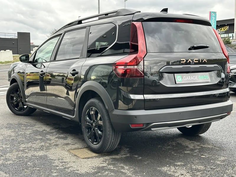 Photo de la voiture DACIA JOGGER Jogger1.6 hybrid 140ch Extreme 5 places NOIR