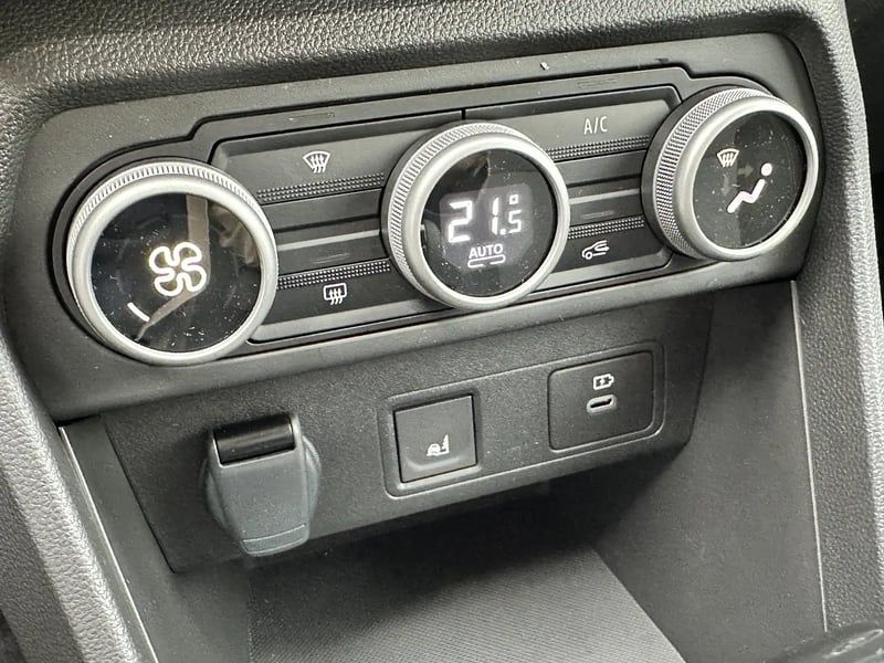 Photo de la voiture DACIA JOGGER Jogger1.6 hybrid 140ch Extreme 5 places NOIR