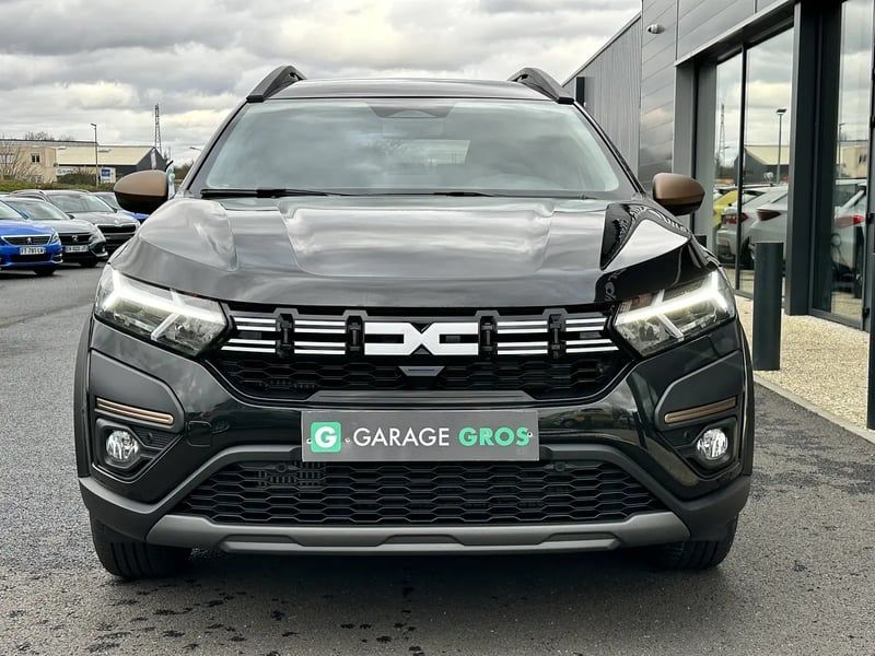 Photo de la voiture DACIA JOGGER Jogger1.6 hybrid 140ch Extreme 5 places NOIR