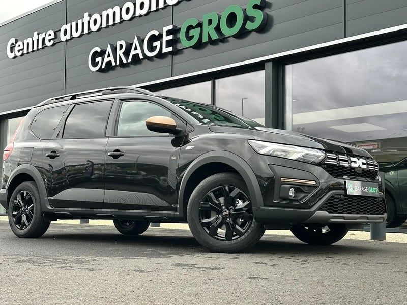 Photo de la voiture DACIA JOGGER Jogger1.6 hybrid 140ch Extreme 5 places NOIR