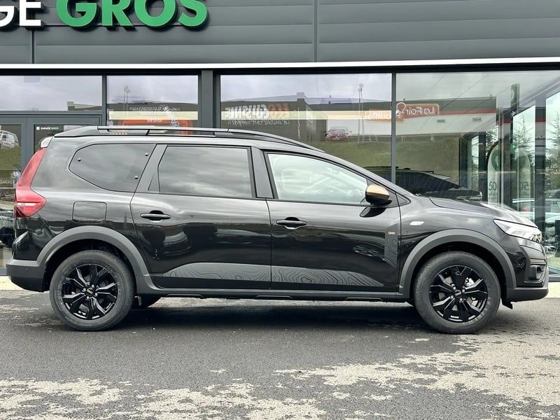 Photo de la voiture DACIA JOGGER Jogger1.6 hybrid 140ch Extreme 5 places NOIR