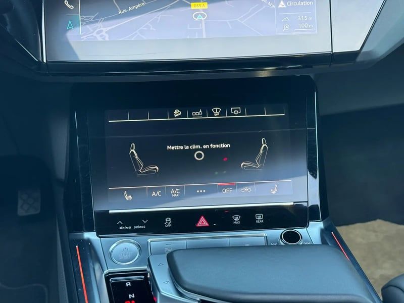 Photo de la voiture AUDI E-TRON SPORTBACK 50 quattro 313 ch S line