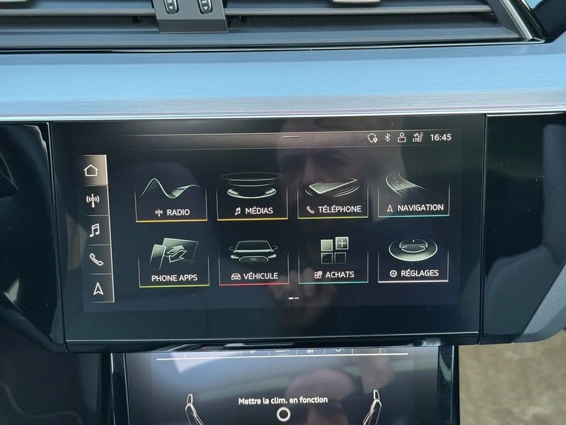 Photo de la voiture AUDI E-TRON SPORTBACK 50 quattro 313 ch S line