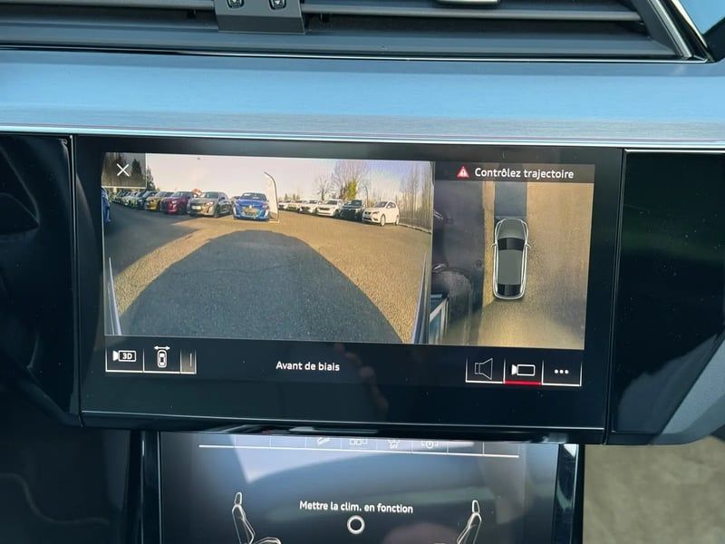 Photo de la voiture AUDI E-TRON SPORTBACK 50 quattro 313 ch S line