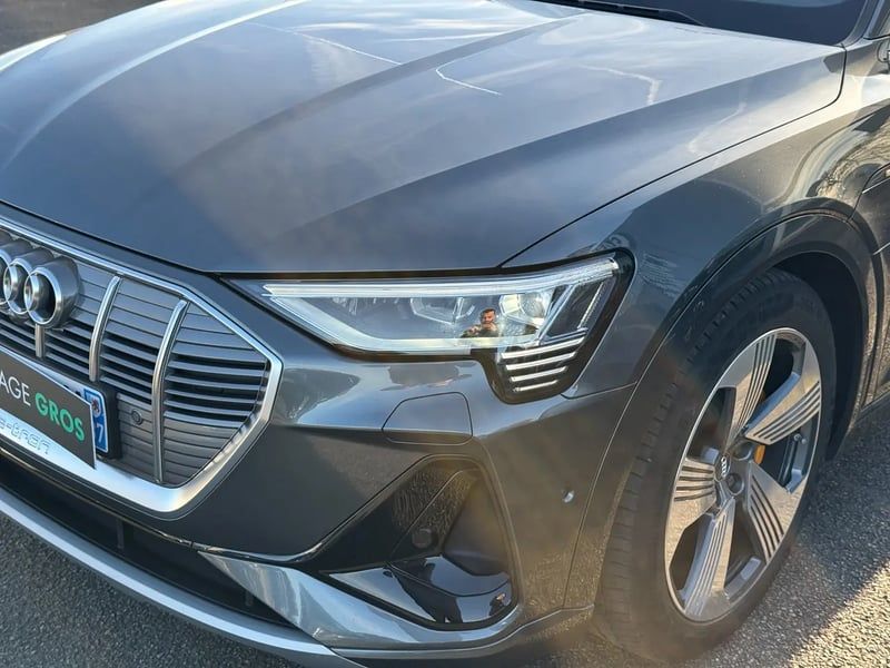 Photo de la voiture AUDI E-TRON SPORTBACK 50 quattro 313 ch S line