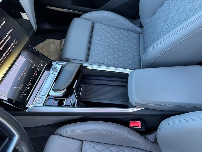 Photo de la voiture AUDI E-TRON SPORTBACK 50 quattro 313 ch S line