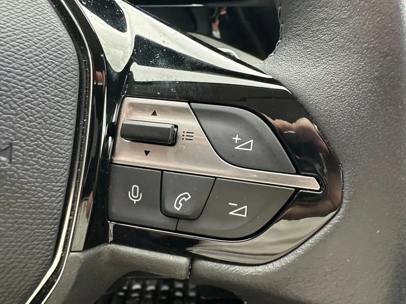 Photo de la voiture PEUGEOT 308 PureTech 130ch S&S EAT8 Active Pack