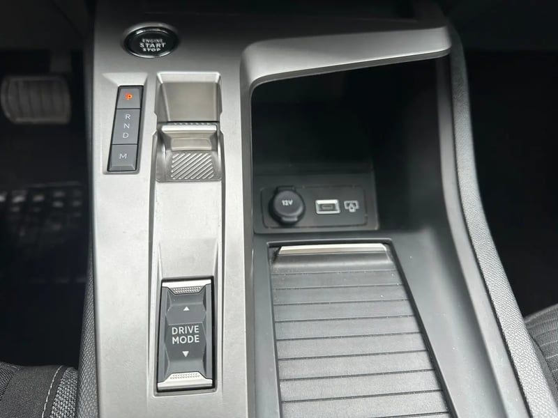 Photo de la voiture PEUGEOT 308 PureTech 130ch S&S EAT8 Active Pack