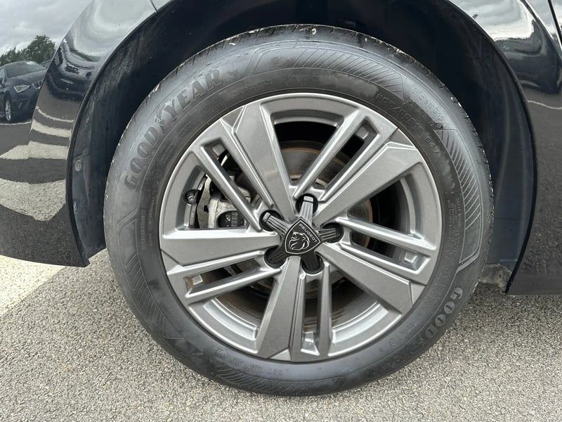 Photo de la voiture PEUGEOT 308 PureTech 130ch S&S EAT8 Active Pack