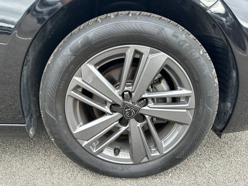 Photo de la voiture PEUGEOT 308 PureTech 130ch S&S EAT8 Active Pack